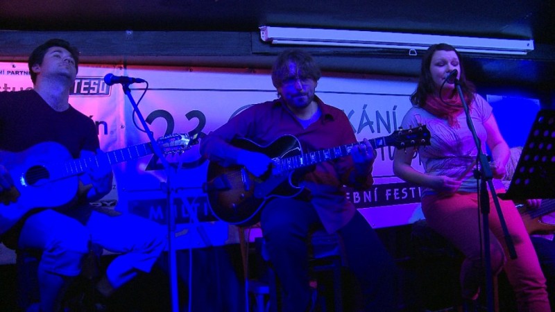 Akustické kytarové trio